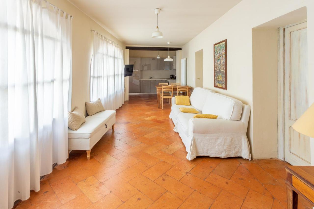 Palazzo Mia By Icasamia It Apartment Castello Cabiaglio Bagian luar foto