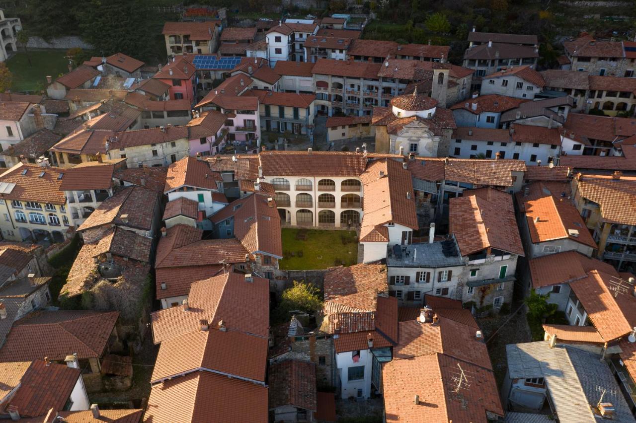 Palazzo Mia By Icasamia It Apartment Castello Cabiaglio Bagian luar foto