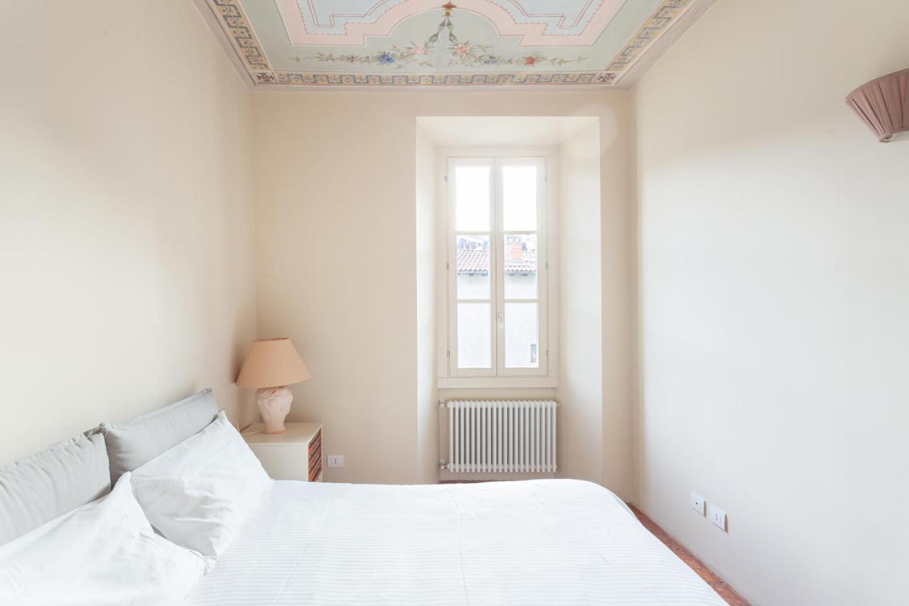 Palazzo Mia By Icasamia It Apartment Castello Cabiaglio Bagian luar foto